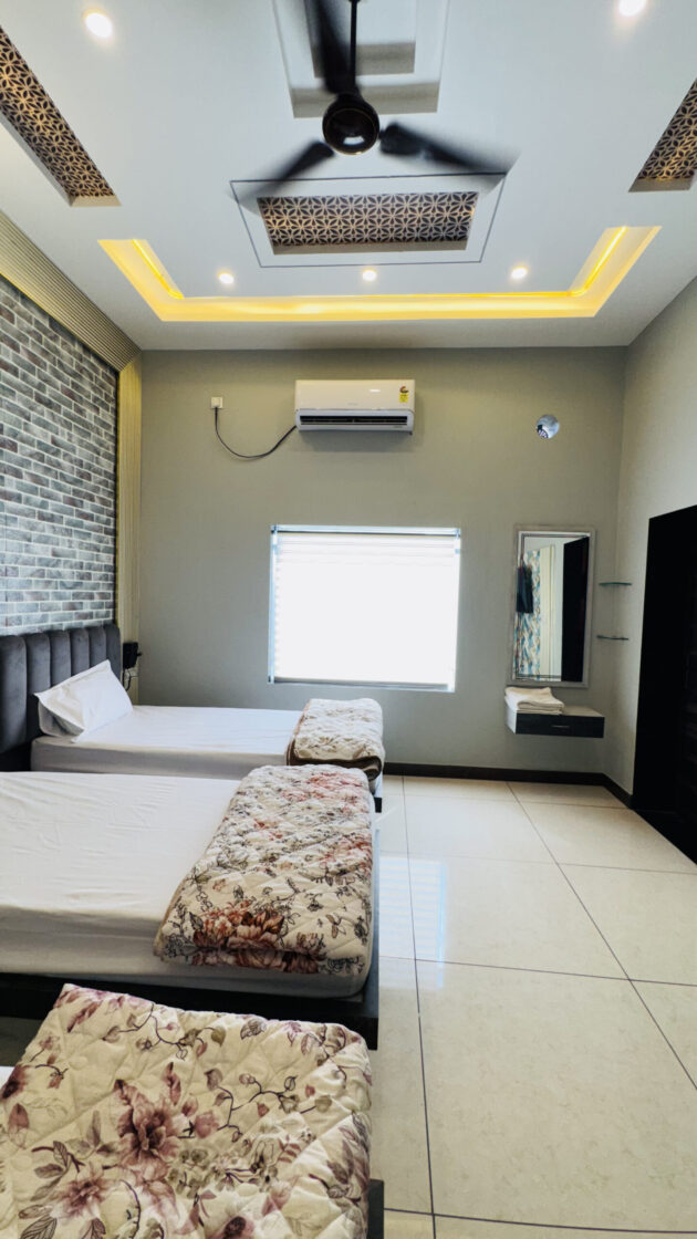 Comfort Stay Room – Modern Design, Serene Vibes - Image 2