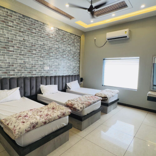 Comfort Stay Room – Modern Design, Serene Vibes