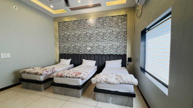 Comfort Stay Room – Modern Design, Serene Vibes - Image 4
