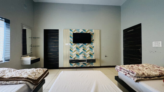 Comfort Stay Room – Modern Design, Serene Vibes - Image 5
