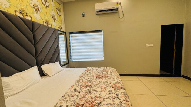 Luxury Couple Room - Image 4