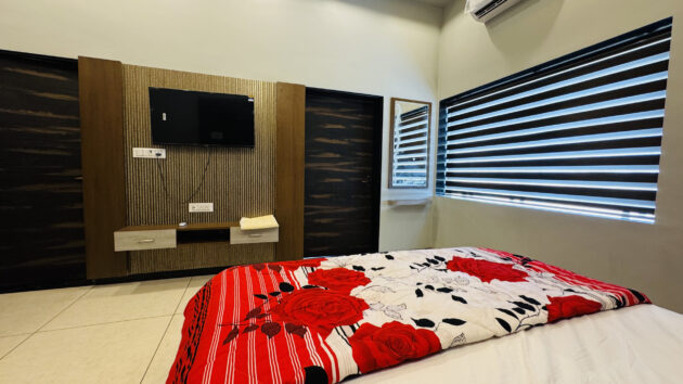 Premium Deluxe Room - Image 8
