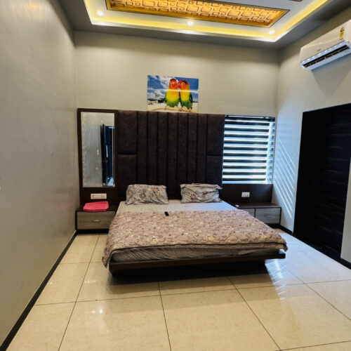 Elegant Executive Room with Modern Comforts
